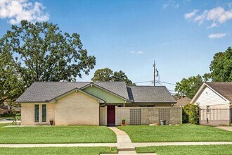Building Photo - 1114 Chantilly Ln