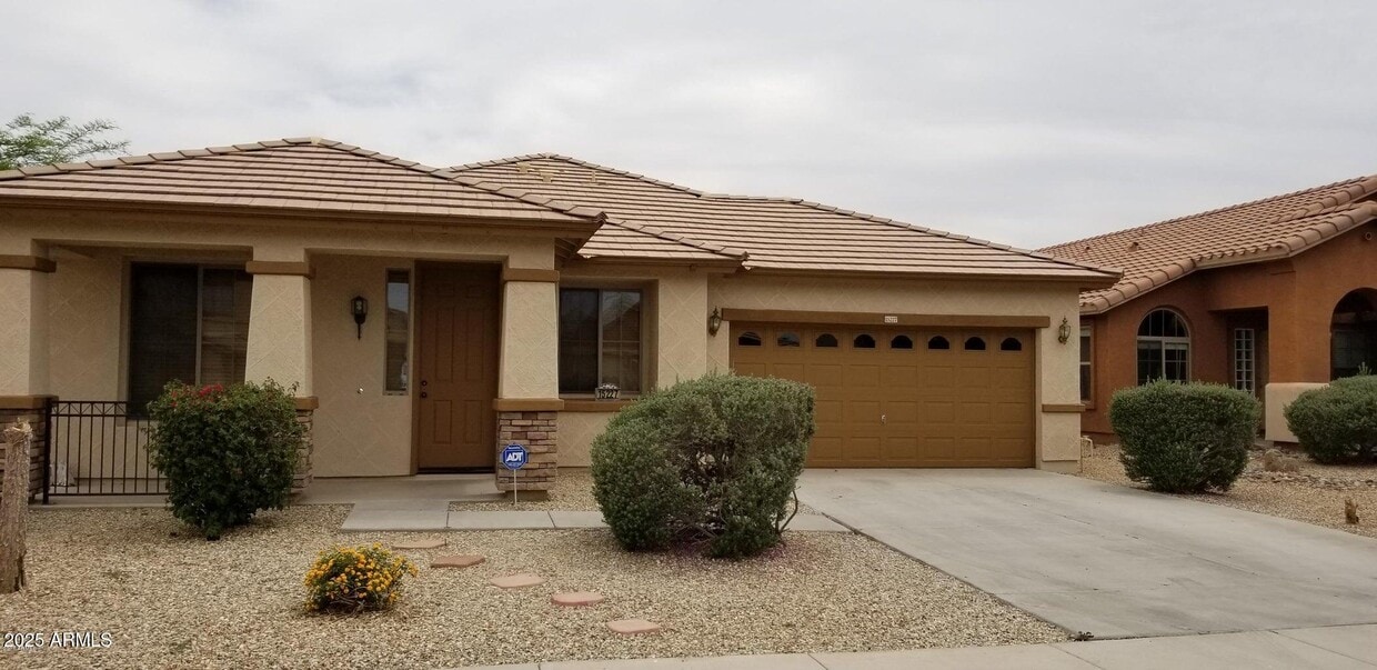Foto principal - 15227 W Tasha Dr