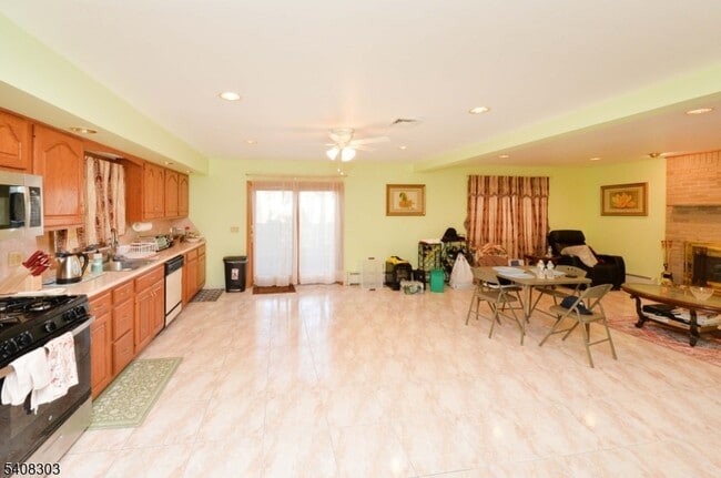 Building Photo - 121 Frederick Ave