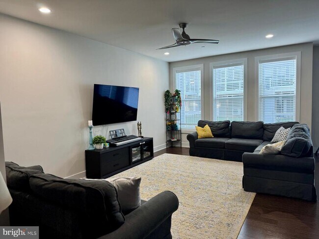 Foto del edificio - 607 Mockernut Ct