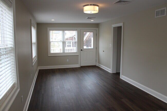 Foto del edificio - 1027 Farmington Ave