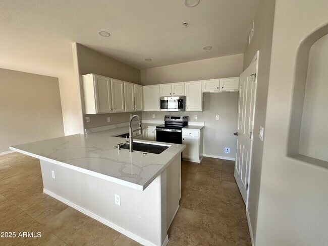 Foto del edificio - 6920 E 4th St