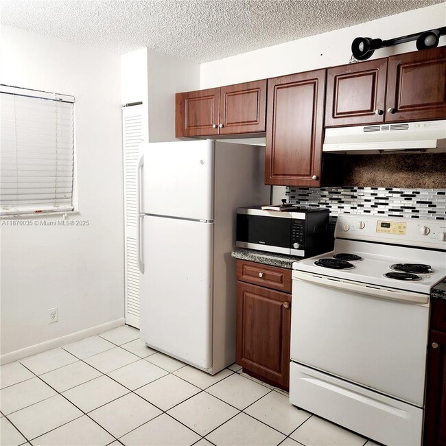 Building Photo - 9000 NW 28th Dr