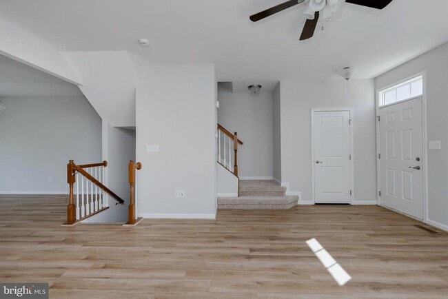 Building Photo - 8647 Rosecrans Ln