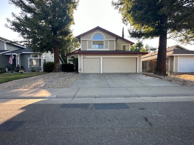 Foto del edificio - Beautiful 5 bedroom, 3 bathroom house in A...