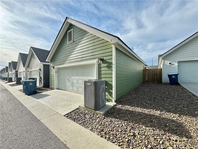 Foto del edificio - 707 NE Hts Ln