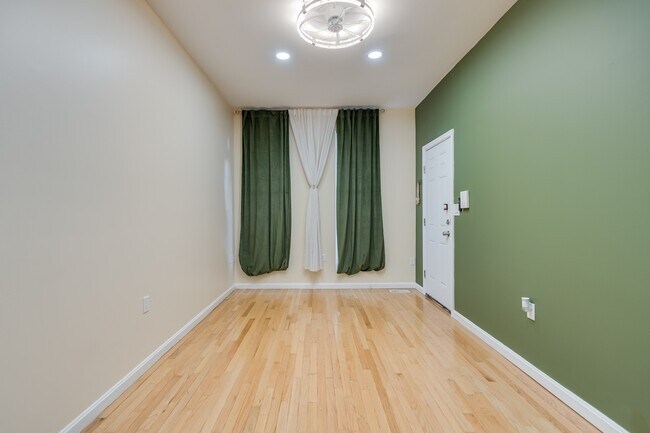 Foto del edificio - 1312 S Hanover St