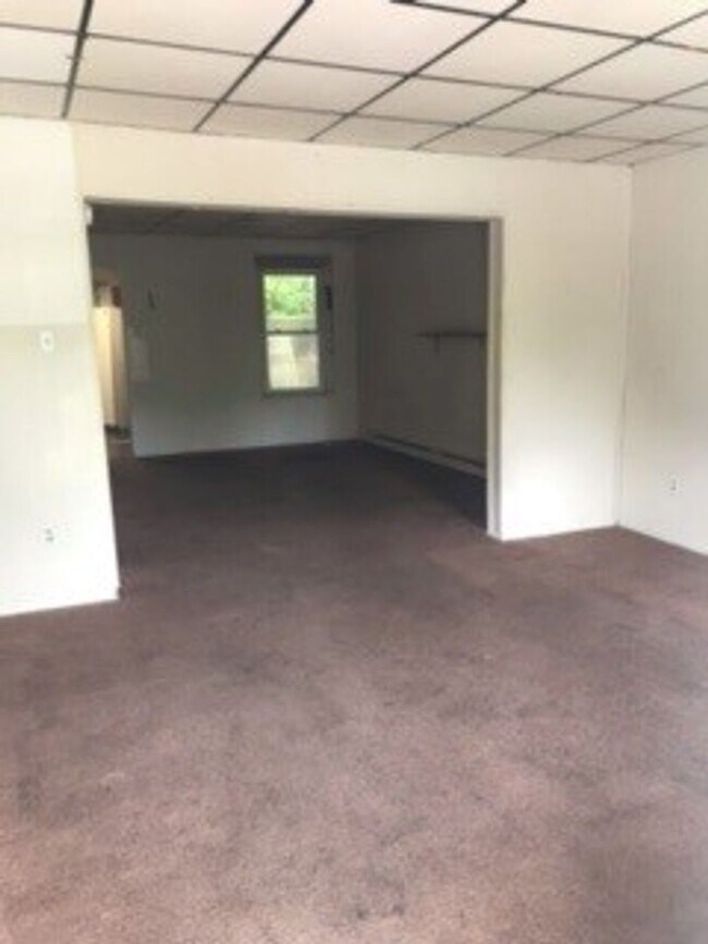 Building Photo - 3 bedroom 1 bathroom