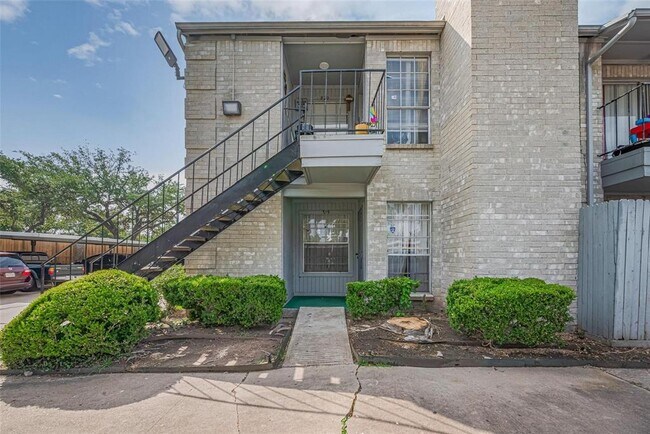 Foto del edificio - 6500 Sands Point Dr