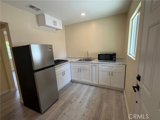 Building Photo - 7912 White Oak Ave