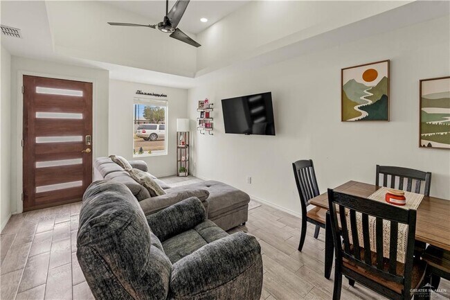 Building Photo - 17 B W St