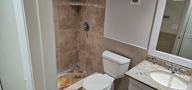 Building Photo - 9480 Tangerine Pl