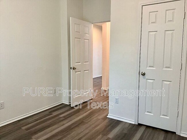 Building Photo - 213 Asher Blue Dr
