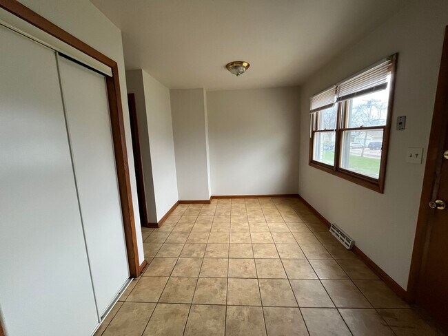 Foto del edificio - 8142 W Howard Ave