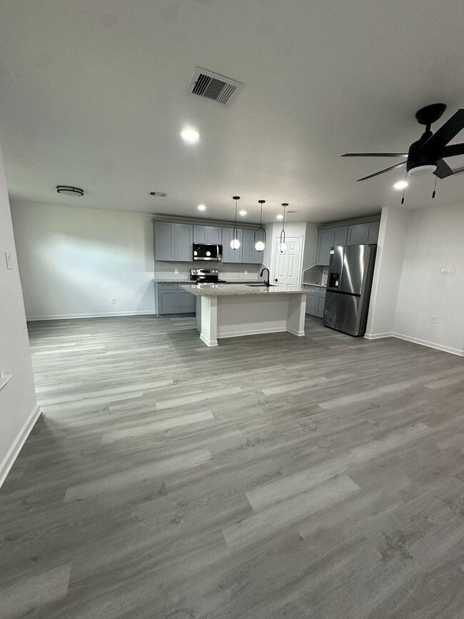 Building Photo - 15565 Kurt Dr