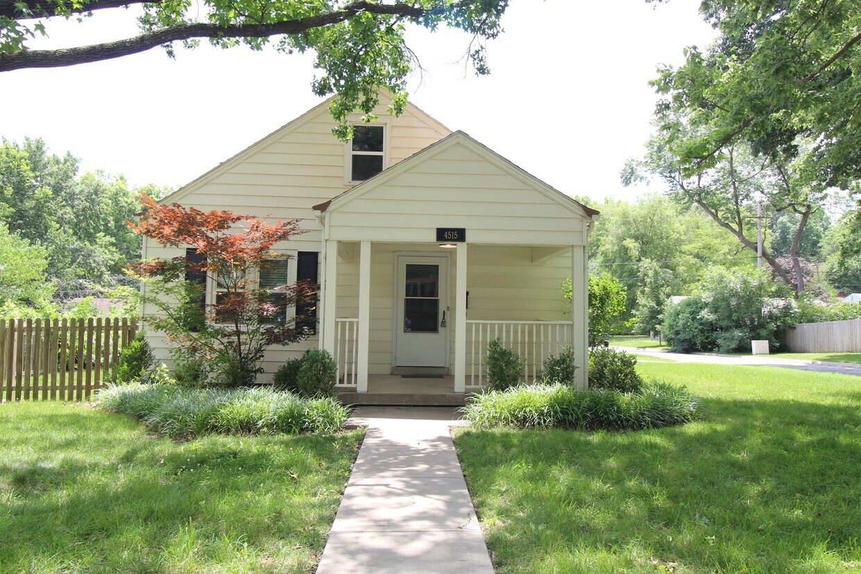 Foto principal - 2 Bedroom 1 Bath Home In Fairway KS