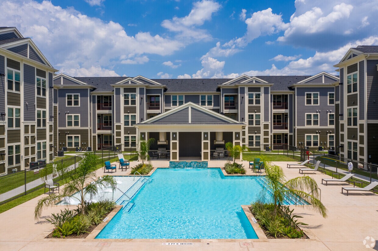 Smart Living at Cullen Apartments in Houston, TX