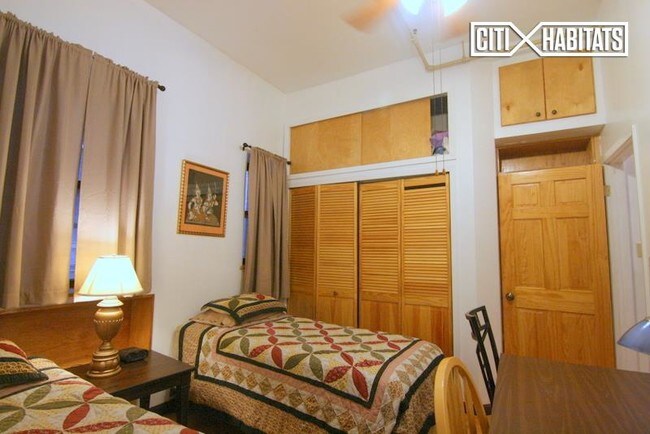 Foto del edificio - 157 W 80th St