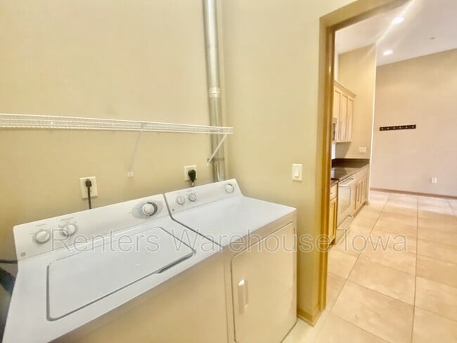 Building Photo - 160 S 68th St