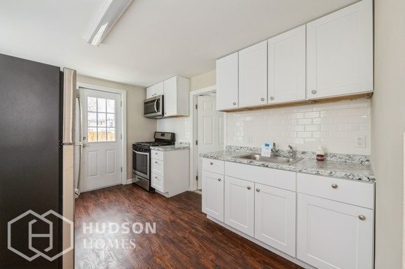 Building Photo - 865 Kreil St