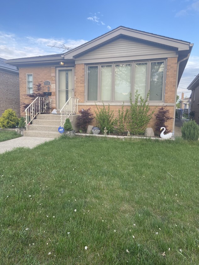 Primary Photo - 4736 N Odell Ave