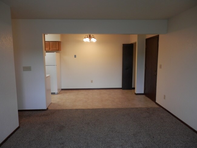 Living Room - 1905 Countryside Dr