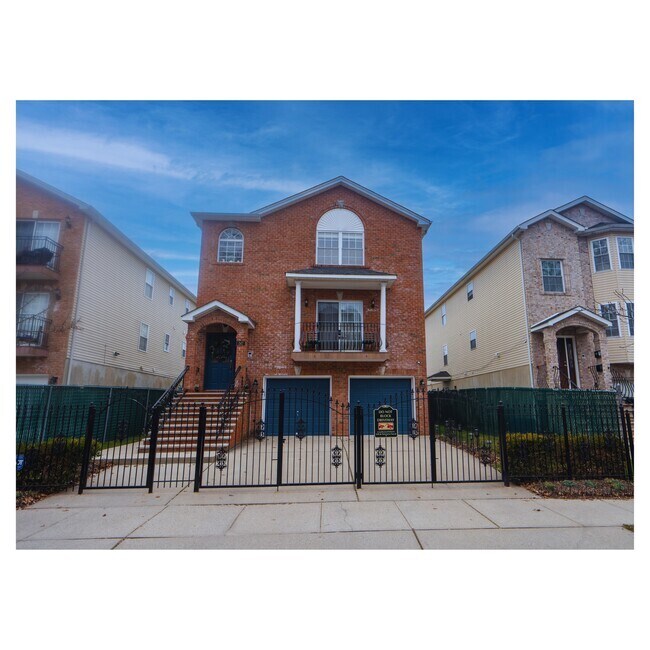 Lower Vailsburg Apartments for Rent with High Ceilings Newark, NJ 1