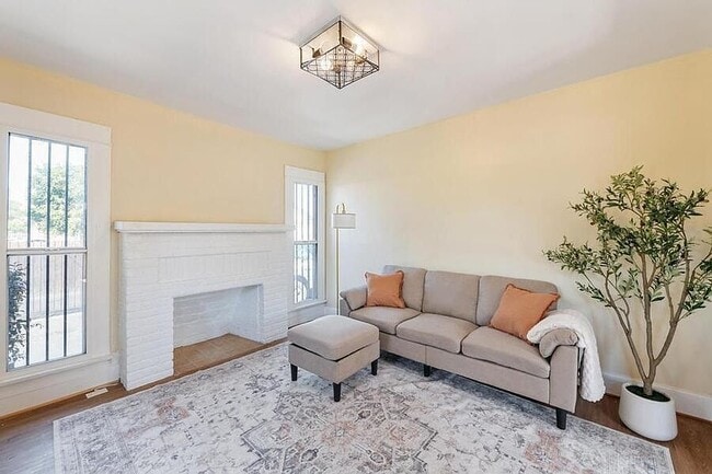 Photo - 1321 E 48th St Apartment