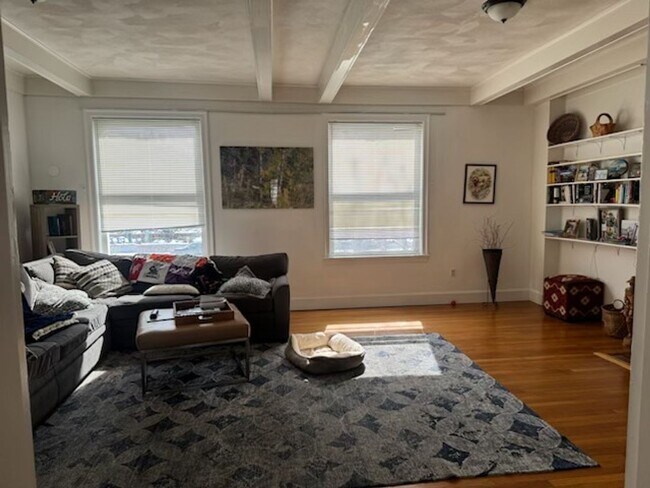 Building Photo - AWESOM 3 bed 3 bath in Brookline!!