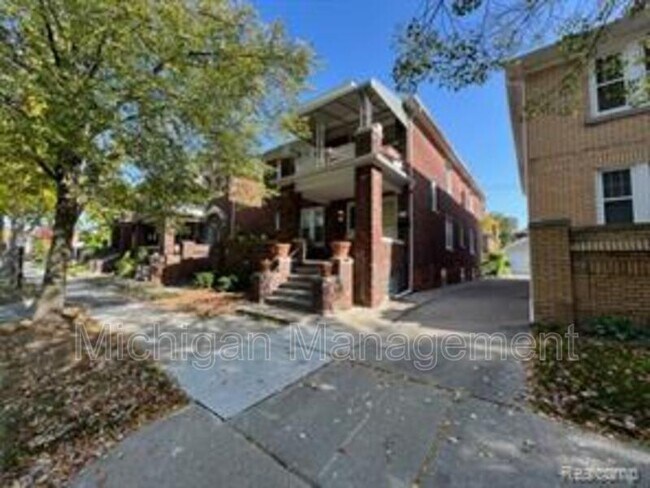 Building Photo - 964 Beaconsfield Ave