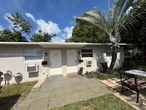 Building Photo - 4951 SW 26th Ave