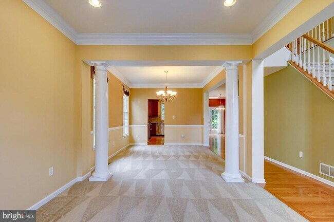 Building Photo - 45 Lockwood Dr