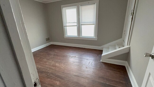 Building Photo - 952 Heyl Ave