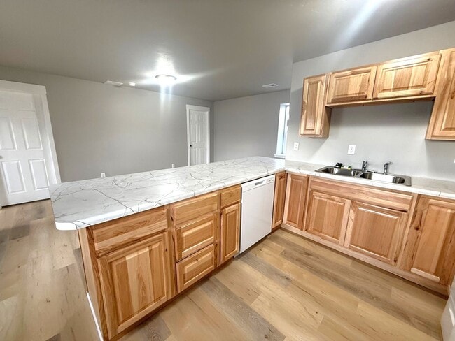 Foto del edificio - BRANDY NEW REMODEL