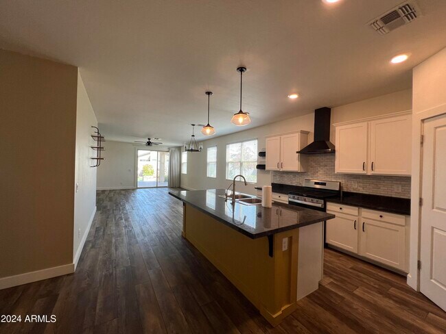 Foto del edificio - 18628 W Townley Ave
