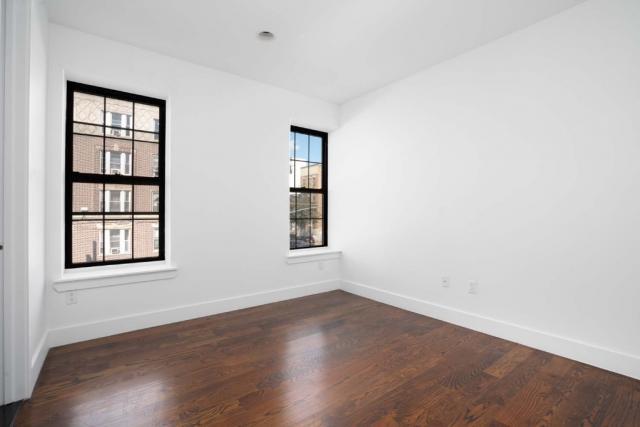 Foto del edificio - 4 bedroom in BROOKLYN NY 11226