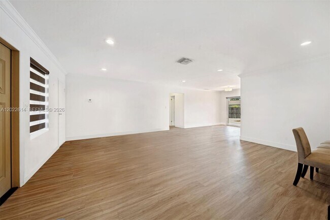 Foto del edificio - 9650 NW 24th St