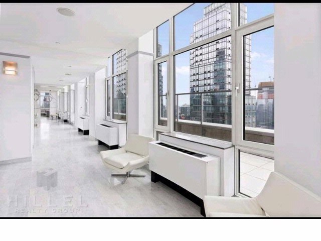 Building Photo - 635 W 42nd St
