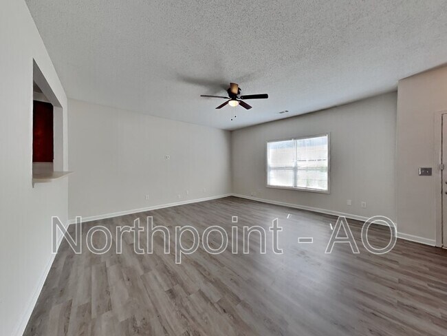 Building Photo - 8646 Thomas Ln