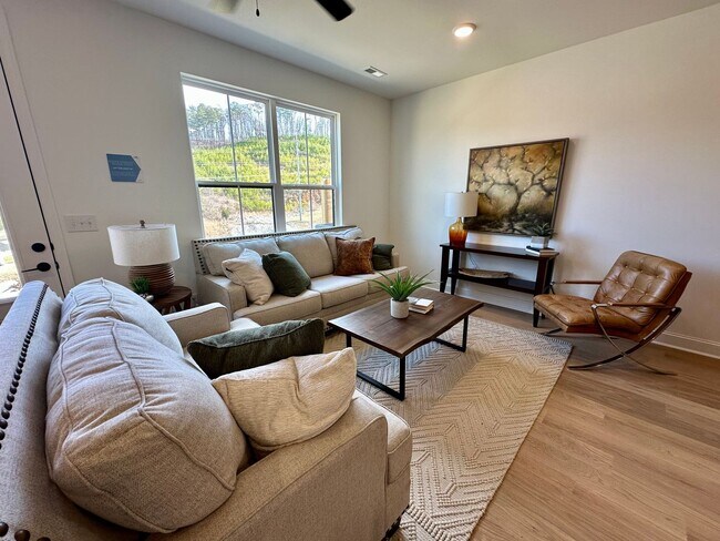 Foto del edificio - Modern 3-Bed, 2.5-Bath Townhome Offering ONE-MONTH FREE RENT Move-In Incentive!