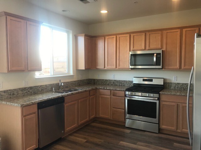 Building Photo - Brand New 3 Bedroom Townhome near UNR.
