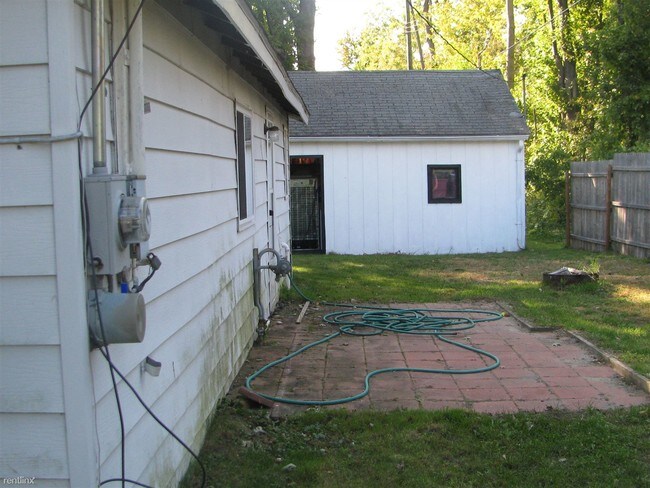 Building Photo - 3 br, 1 bath House - 3820 Pine Rd