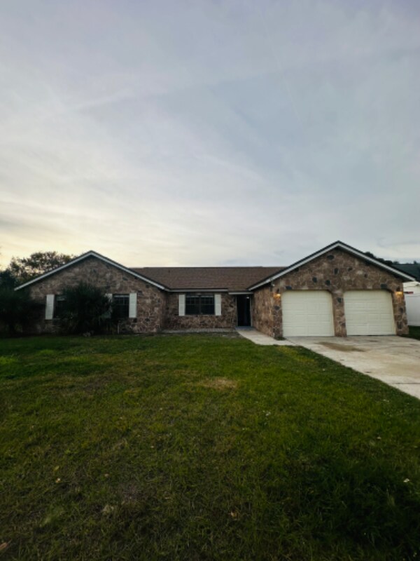 Building Photo - 648 Pyramid Ave