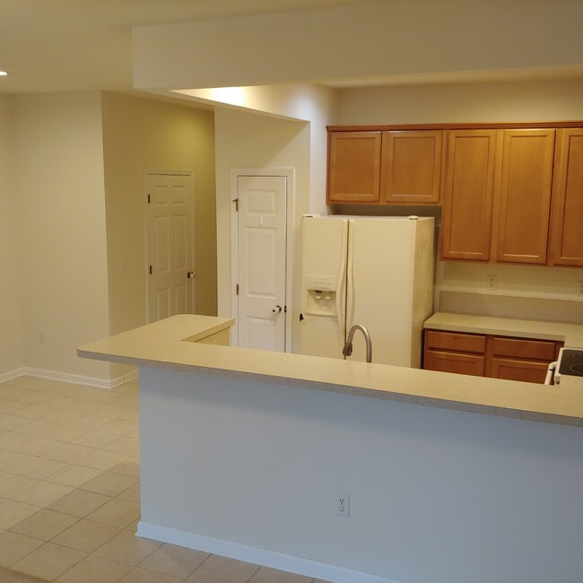 Building Photo - 323 Sunstone Ct