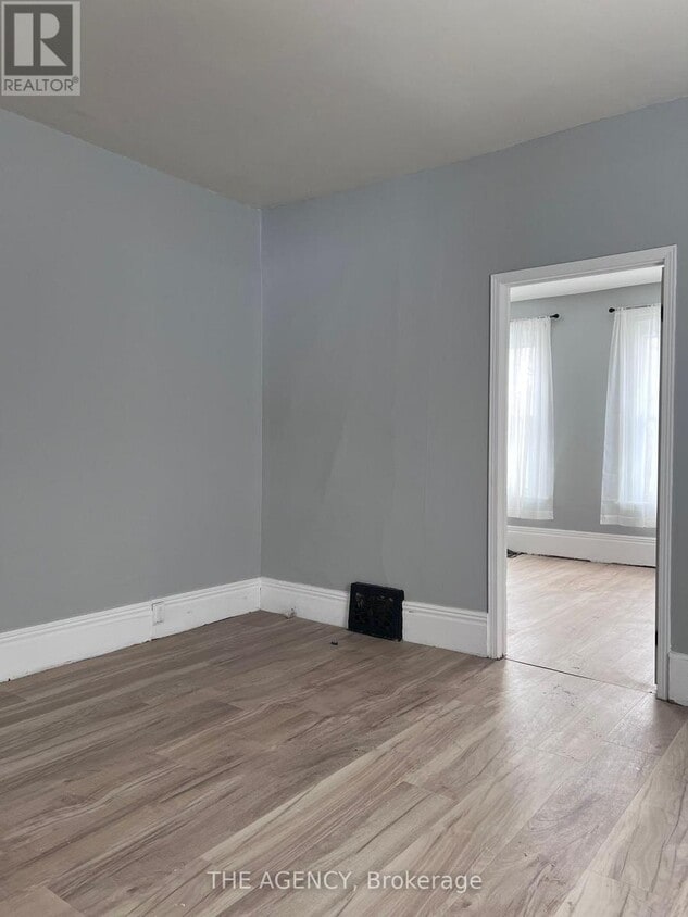 Building Photo - 342 Dalhousie St