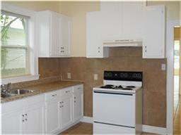 Building Photo - 1032 W Austin St