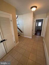 Building Photo - 1104 Dunvegan Rd