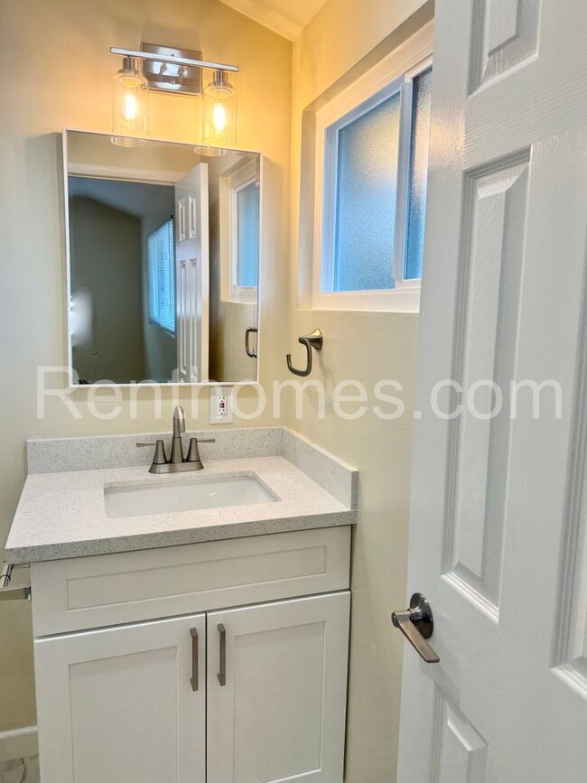 Building Photo - Clairemont, Mount Ainsworth - Complete hom...