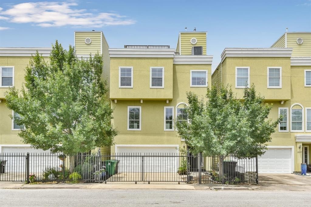 Primary Photo - 2123 Stuart St