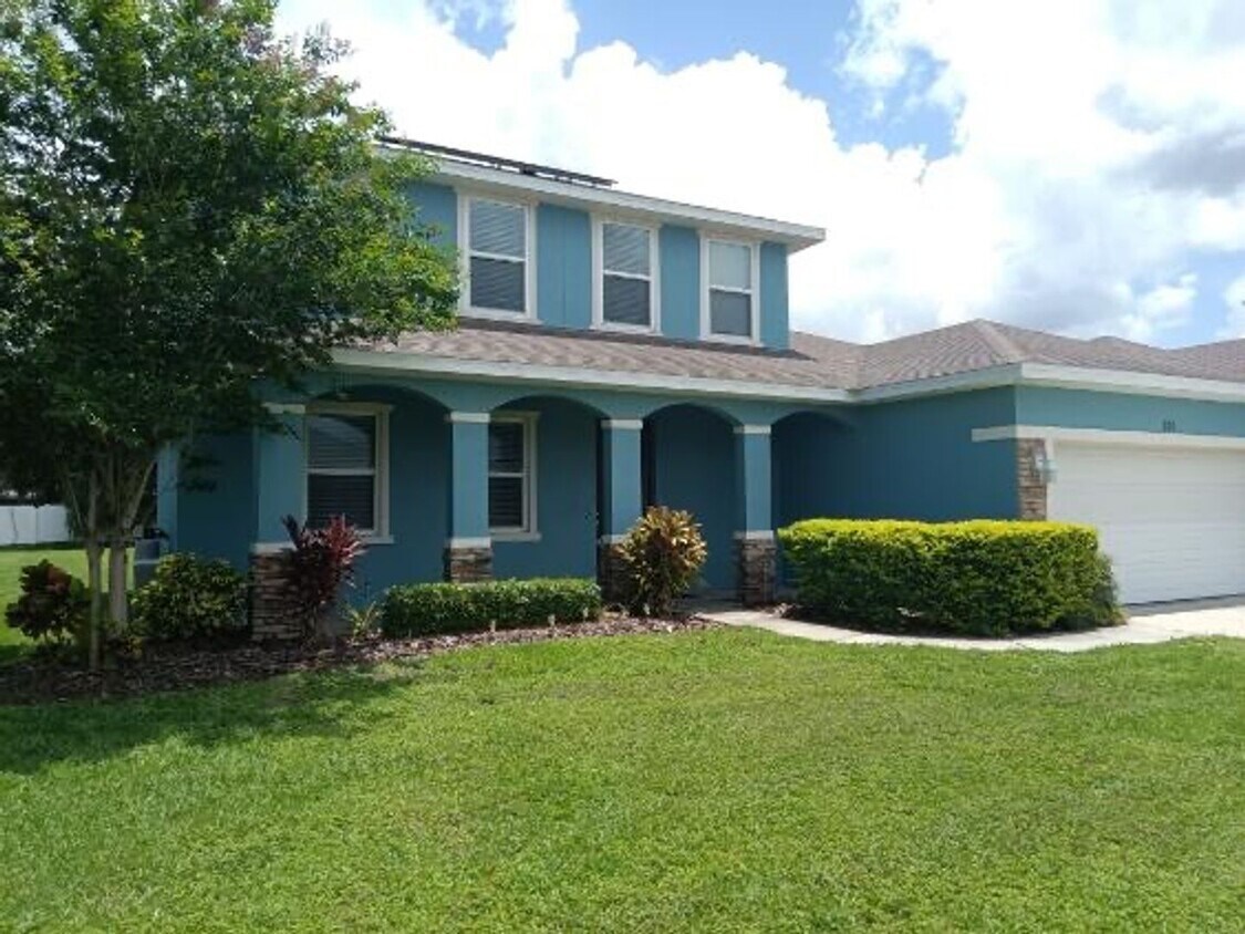 Primary Photo - Spacious 4-Bedroom 2 Bathroom Apartment fo...